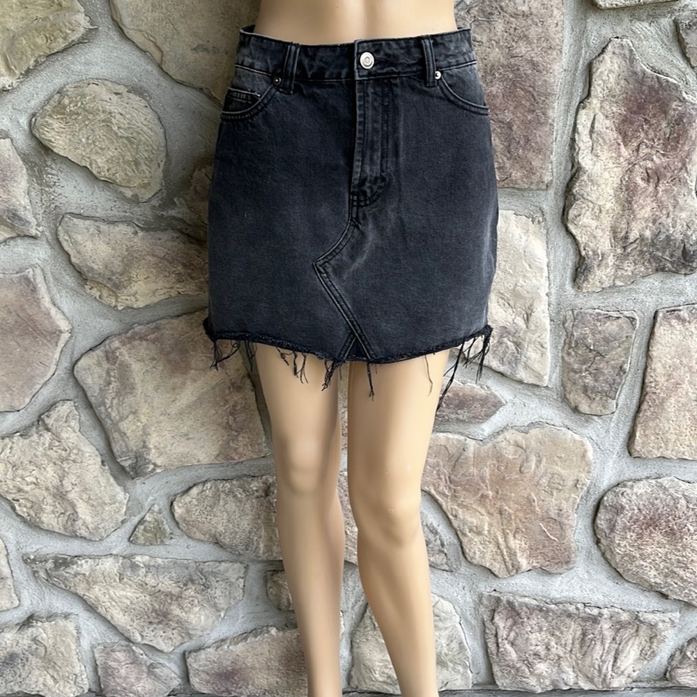FOREVER 21 | Washed Black Frayed Hem Line Jean Skirt
